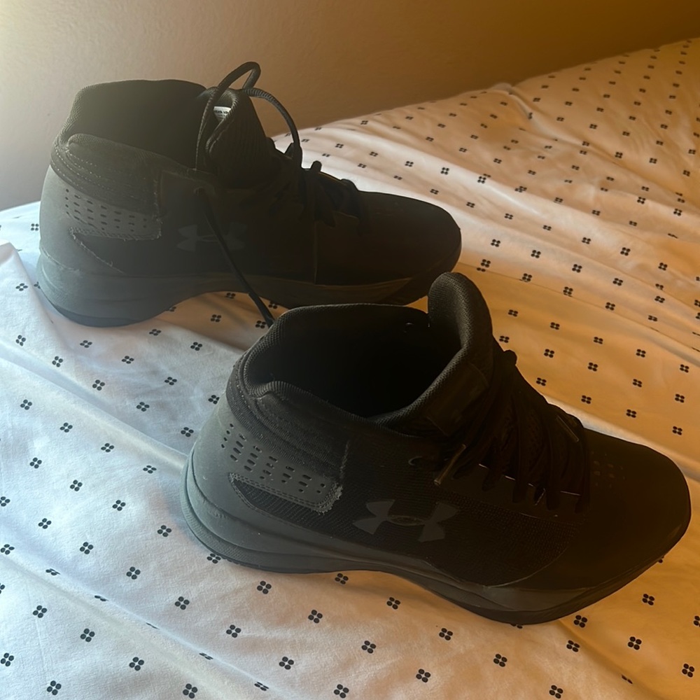 Black Under Armour shoes